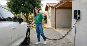 Antes de carregar um carro elétrico em casa, é fundamental avaliar a instalação elétrica, verificar a capacidade da rede e solicitar aumento de carga à Equatorial Pará, se necessário, para evitar sobrecargas.