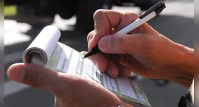 Descubra cinco multas de trânsito que podem custar até R$ 2.934,70. Entenda suas consequências e saiba como evitá-las.