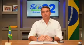 Flávio Bolsonaro discute estratégias de segurança com ministro de El Salvador e propõe criar 500 mil novas vagas no sistema penitenciário brasileiro.