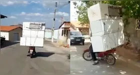 Uma moto foi flagrada transportando nada menos que três geladeiras de uma só vez em Carius, no Ceará. E o mais impressionante: a carga chegou inteira ao destino.