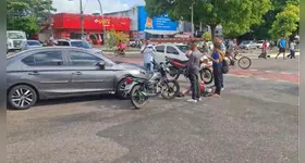 Acidente na Pedreira, em Belém, envolve carro e moto de aplicativo. Veja detalhes da colisão e a situação da passageira.