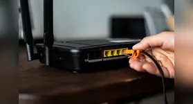 Descubra como micro-ondas e outros aparelhos afetam seu Wi-Fi e como otimizar sua rede para uma conexão mais estável.