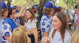 Hana Ghassan vota em Belém, acompanhada do ex-governador Helder Barbalho.