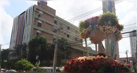 Centenas de fiéis se reúnem em frente ao grupo RBA, na manhã desta sexta-feira (9), para a homenagem à Nossa Senhora de Nazaré, celebrando tradição, fé e emoção.