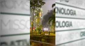 Incêndio em uma van ao lado da Igreja da Sé chama atenção durante a Trasladação do Círio 2026, em Belém.