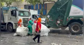 Prefeitura de Belém realiza limpeza da Avenida Presidente Vargas após o Círio de Nazaré, retirando resíduos da procissão de Nossa Senhora de Nazaré.
