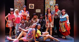 A produção é da Caixa de Teatro, com direção teatral de Lígia Coelho.