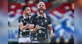 Ytalo anuncia aposentadoria do futebol aos 38 anos, refletindo sobre sua carreira e momentos marcantes.