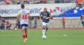 Zé Welison marcou um gol contra e ficou caido na área no gol de empate do Coritiba