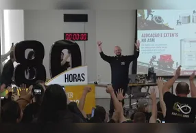 A maratona teve início às 9h08 de sexta-feira e encerrou às 17h08 de segunda-feira. Ao longo de todo o período, alunos acompanharam as aulas presencialmente e também por transmissão ao vivo.