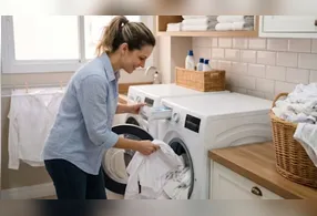 Outro cuidado importante é não misturar produtos de limpeza. Combinações inadequadas podem provocar reações químicas perigosas e também comprometer o tecido.