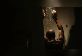 Banho no escuro virou tendência entre os rituais noturnos para relaxar e preparar o corpo para o sono.