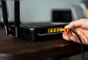 Descubra como micro-ondas e outros aparelhos afetam seu Wi-Fi e como otimizar sua rede para uma conexão mais estável.
