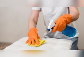 Usar vinagre no colchão pode ajudar a combater odores e manter a higiene do colchão no dia a dia. Veja como preparar, aplicar e quais cuidados tomar para não danificar o tecido.