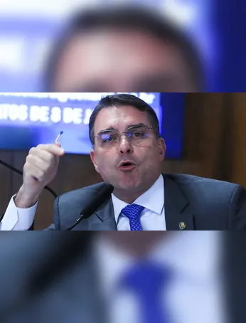 Saiba todos os detalhes sobre as acusações e investigações sobre Flávio Bolsonaro durante a pandemia, envolvendo hospitais federais e irregularidades contratuais.