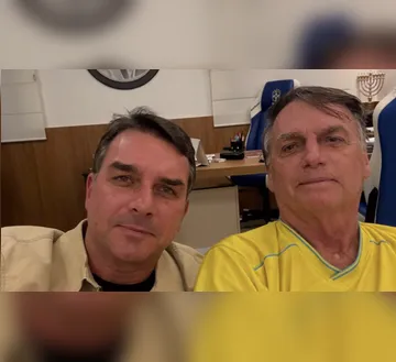 Imagem ilustrativa da imagem Flávio pode perdoar pena de Jair Bolsonaro se for eleito presidente?