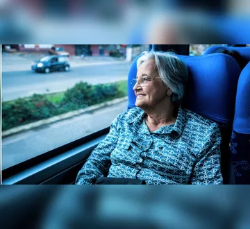 Imagem ilustrativa da imagem Idosos podem viajar de graça de ônibus? Veja como pedir
