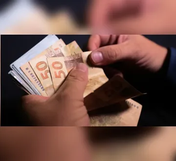 Imagem ilustrativa da imagem Dinheiro na conta: 13º salário será antecipado em 2026