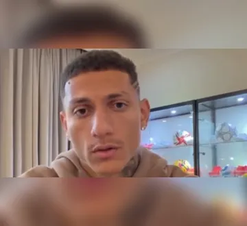 Imagem ilustrativa da imagem Richarlison mostra documentos sobre ilha e rebate amigo de Bolsonaro