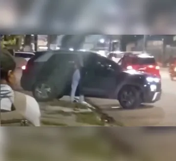 Imagem ilustrativa da imagem Vídeo: mulher flagra homem saindo de motel em Belém e situação gera confusão