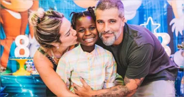 Bless faz sua estreia em novela como Cayman II na infância, em cenas de A Nobreza do Amor; a estreia de Bless em novela emocionou a mãe, Giovanna Ewbank, que acompanhou o filho durante as gravações.