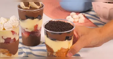 A receita leva cerca de 1h30 de preparo e rende aproximadamente 20 porções.