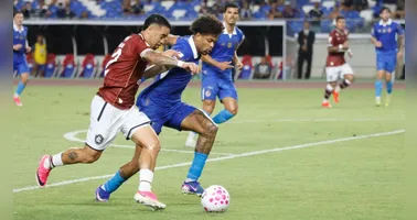 O Remo critica a arbitragem após o empate 1 a 1 com o Grêmio, ressaltando um pênalti não marcado em lance polêmico.