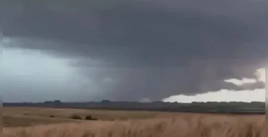 Imagem ilustrativa da imagem VÍDEO: supercélula é filmada por caçadores de tempestades no RS