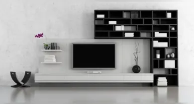 TV na parede ou no rack: a escolha ideal depende do espaço disponível, do conforto visual e da integração com a decoração da sala.