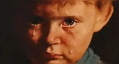 Um quadro que teria "chorado" durante a madrugada assustou uma família e reacendeu a famosa lenda do "Menino Chorando", cercada por histórias de maldição e incêndios misteriosos.