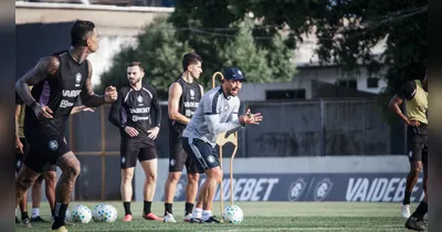 Técnico Thiago Carpini regularizado no BID e pode estrear pelo Remo contra o Santos no Campeonato Brasileiro.