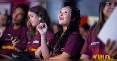 Uma câmera nas mãos de um jovem pode significar muito