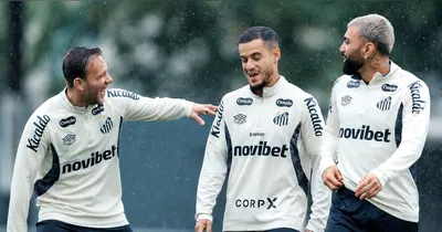 Arthur (esquerda) ajeitou o meio de campo santista e deu nova dinâmica; Coutinho (meio) ainda trabalha a parte física e não vem para Belém