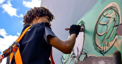 Projeto Paredes Vivas promove oficinas gratuitas de grafismo, grafite e muralismo em Ourilândia do Norte.