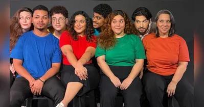 Nesta temporada, a montagem ganha um elemento inédito. Ao final de cada apresentação, a plateia escolhe três palavras que servem de ponto de partida para uma cena de improviso criada ao vivo pelos atores.
