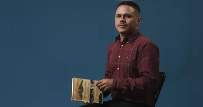 O livro reúne pesquisa acadêmica, memória histórica e poesia para reafirmar o Marabaixo como símbolo de resistência, identidade e pertencimento do povo negro no Amapá.