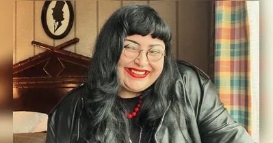 Com uma escrita visceral e ao mesmo tempo profundamente lírica, Monique Malcher retrata assuntos sensíveis pelo olhar de mulheres amazônidas