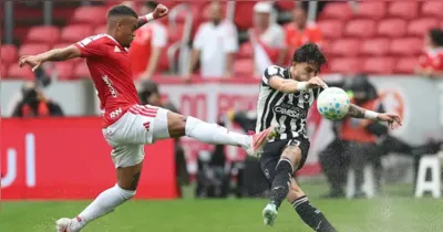 O Internacional venceu o Botafogo por 3 a 0 no Beira-Rio, chegou aos 35 pontos e deixou a zona de rebaixamento do Brasileirão.