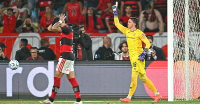 Muslera acabou com o sonho do bicampeonato consecutivo do Mengão