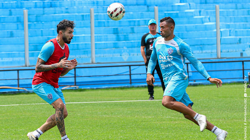 Nico Schiappacasse (colete vermelho) expressa sua motivação e expectativas antes da estreia pelo Paysandu