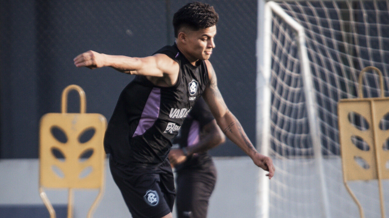 Tico, revelado pelo Remo, celebra sua estreia na Série A do Brasileiro. O jogador comenta sobre suas experiências e expectativas para o futuro.