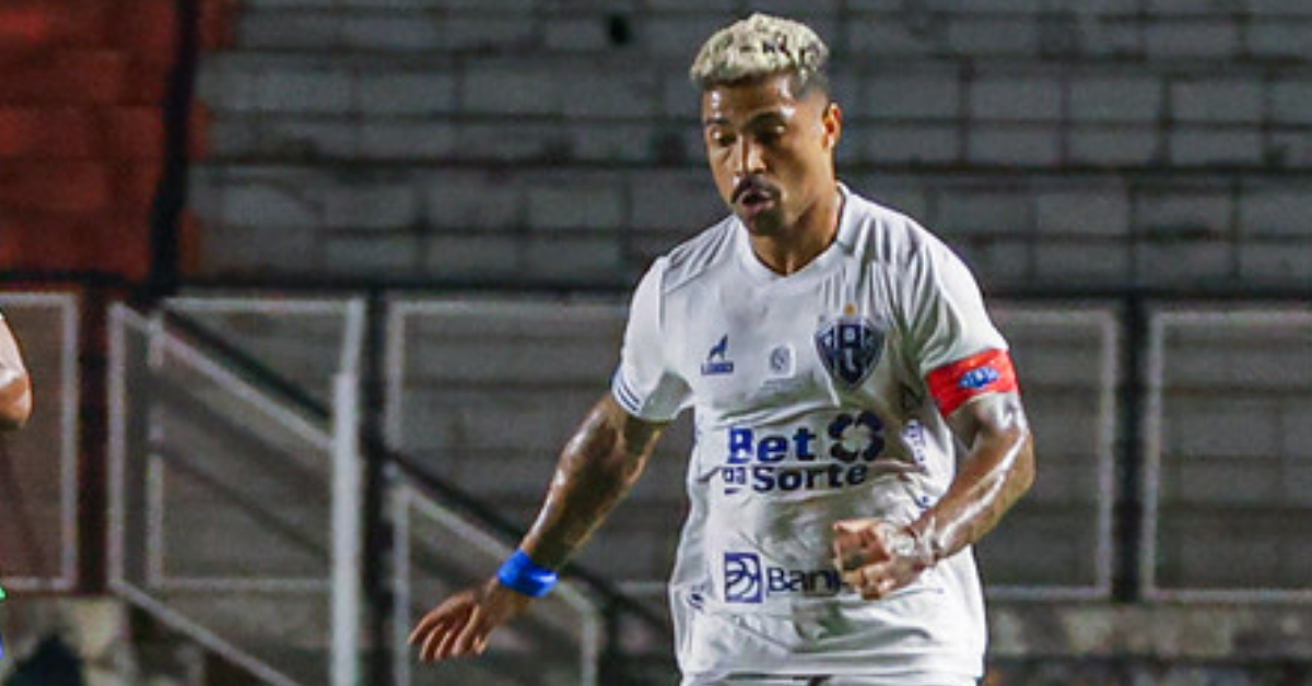 O Paysandu enfrentou a Inter de Limeira com a marca da Bet da Sorte na camisa; patrocínio ainda estava dentro do prazo de transição definido pelo governo federal para retirada das bets dos uniformes.