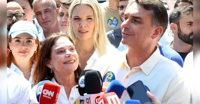 Imagem ilustrativa da notícia Flávio Bolsonaro volta atrás e confirma participação no debate da Band