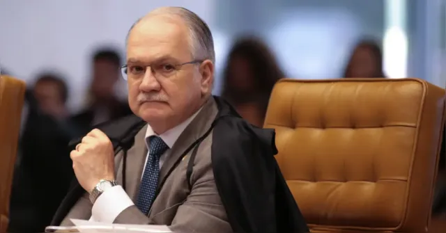 Imagem ilustrativa da notícia Moraes pede julgamento conjunto, mas Fachin mantém processo de Mendonça separado