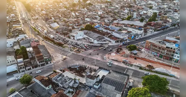 Imagem ilustrativa da notícia Trânsito na avenida João Paulo II muda com obras do viaduto; veja desvios