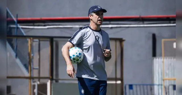Imagem ilustrativa da notícia Remo: "Não vou jogar a toalha e confio no meu trabalho", diz Léo Condé
