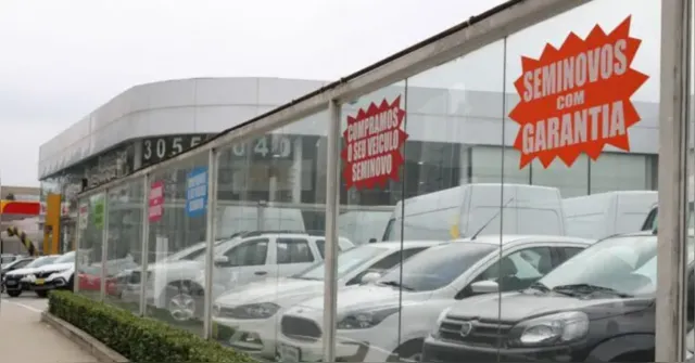 Imagem ilustrativa da notícia Vale a pena vender agora? Preço dos carros usados despenca no Brasil