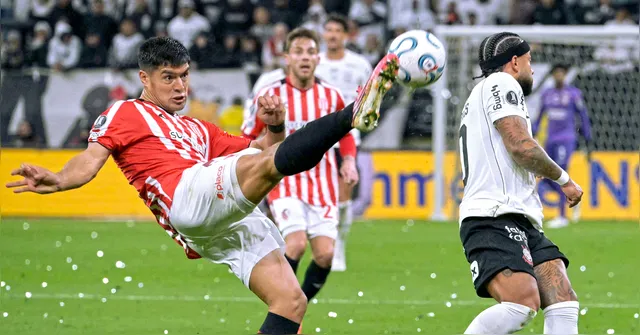 Imagem ilustrativa da notícia Depay perde pênalti no fim e Corinthians cai da Libertadores