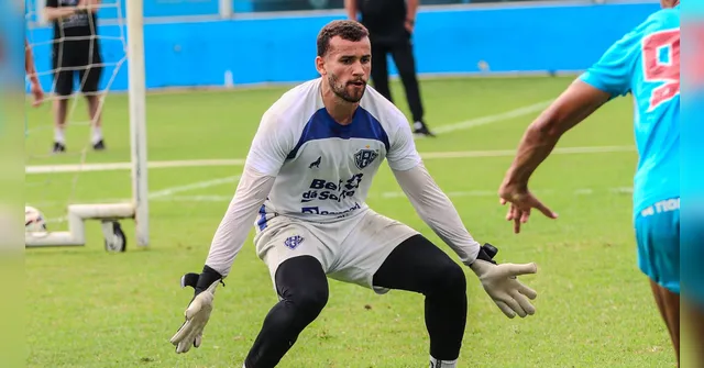 Imagem ilustrativa da notícia Mazola confirma dúvida no gol do Paysandu para duelo com a Inter