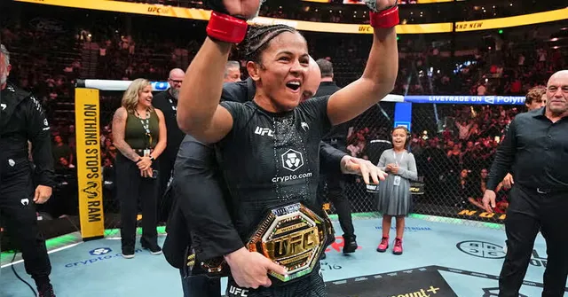 Imagem ilustrativa da notícia Natália Silva conquista cinturão e faz história no UFC 332
